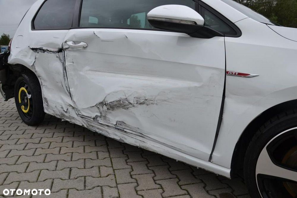 Volkswagen Golf - 14