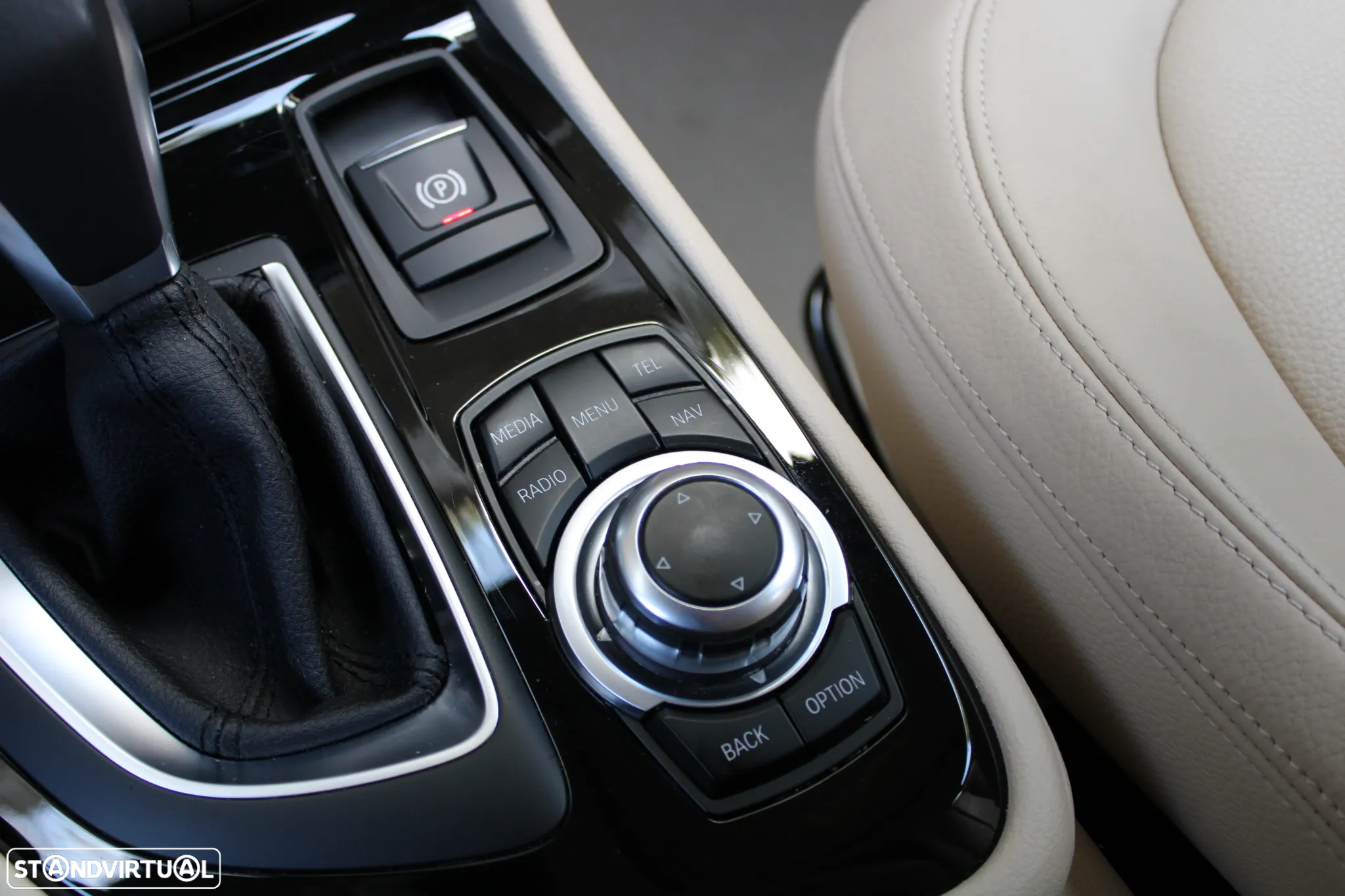 BMW 218 Active Tourer d Advantage Auto - 43