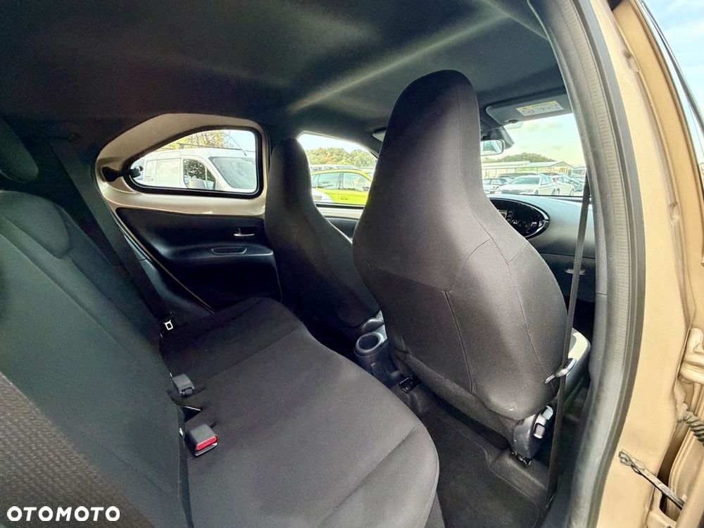 Toyota Aygo X 1.0 VVT-i Color Edition X-shift - 19