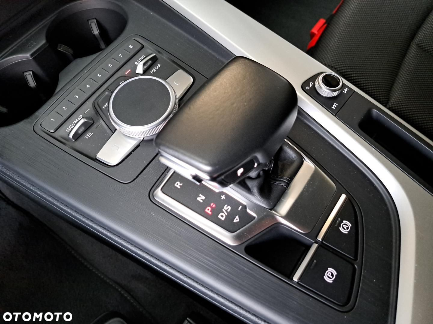 Audi A4 2.0 TDI S tronic - 25