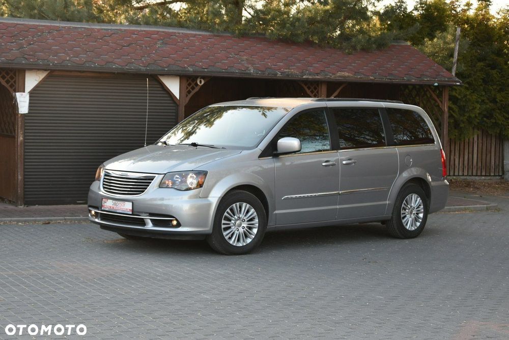 Chrysler Town & Country - 3