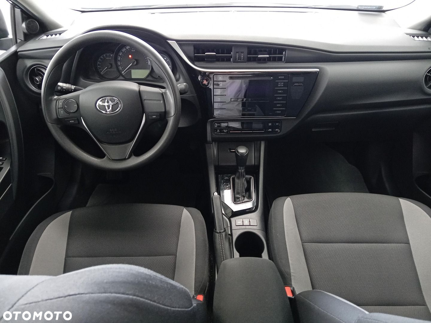 Toyota Auris - 16