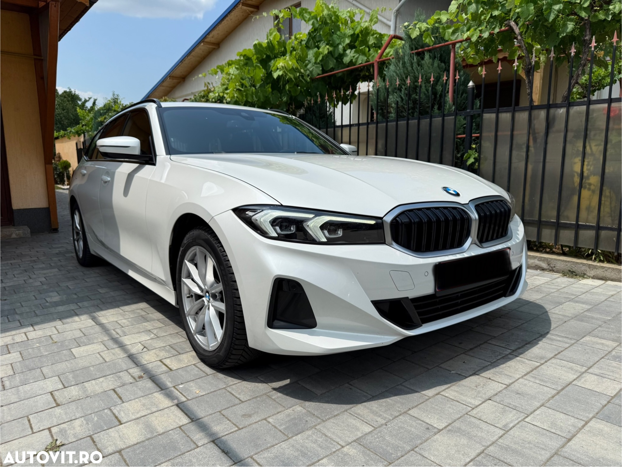 BMW Seria 3 318i Touring Aut. - 2