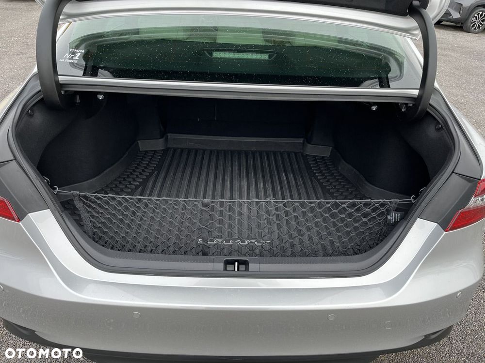 Toyota Camry 2.5 Hybrid Executive CVT - 34