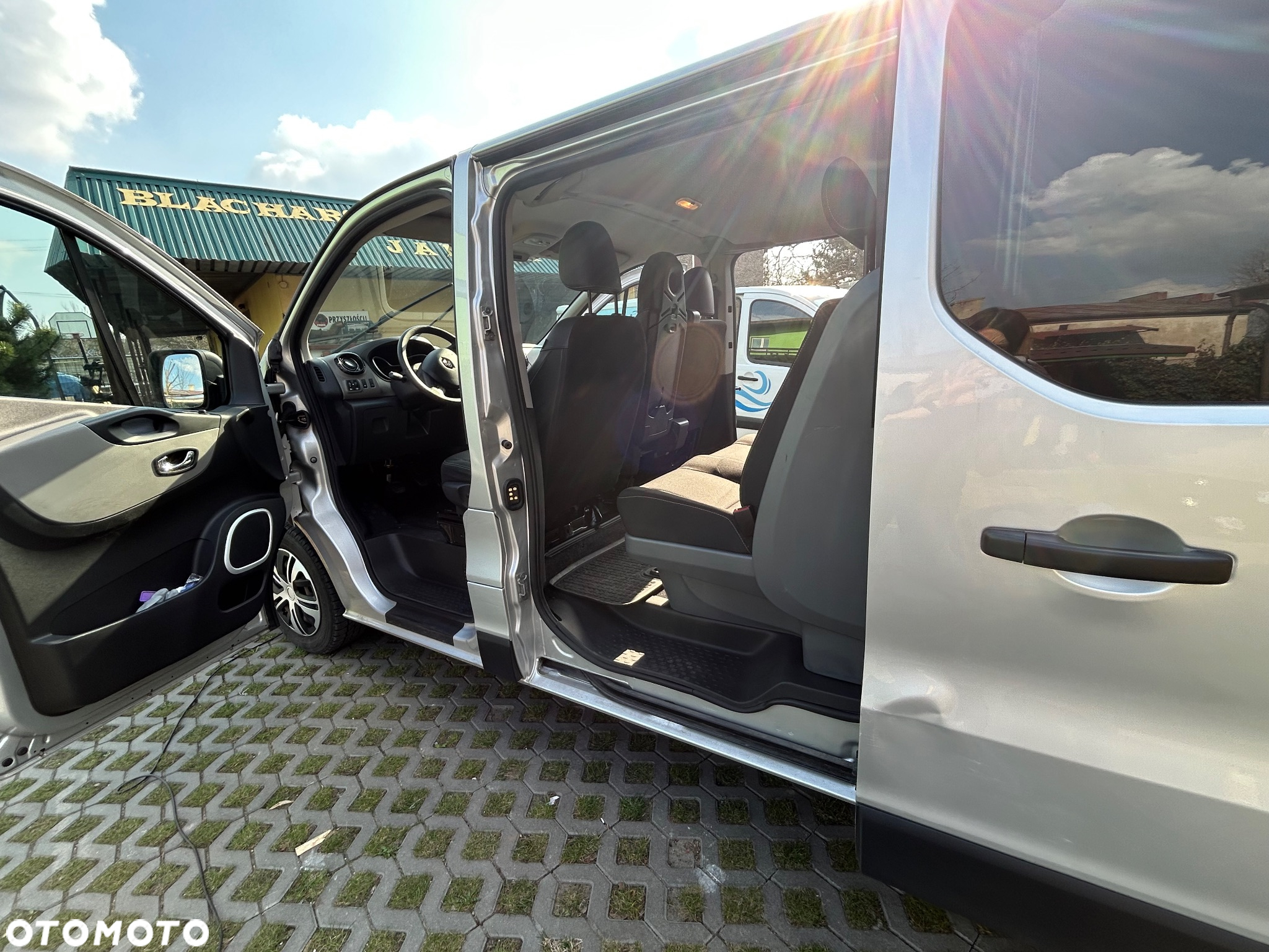 Renault Trafic - 12