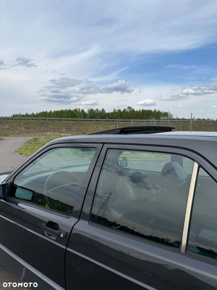 Mercedes-Benz W201 (190) - 11