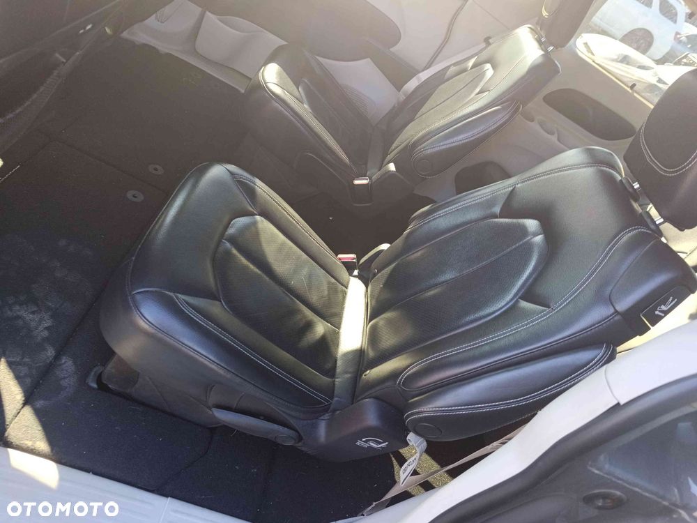 Chrysler Pacifica - 38