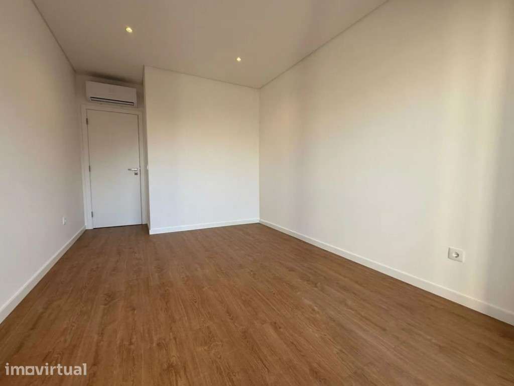 T3 Duplex em Construção com Garagem Dupla - Grande imagem: 2/19
