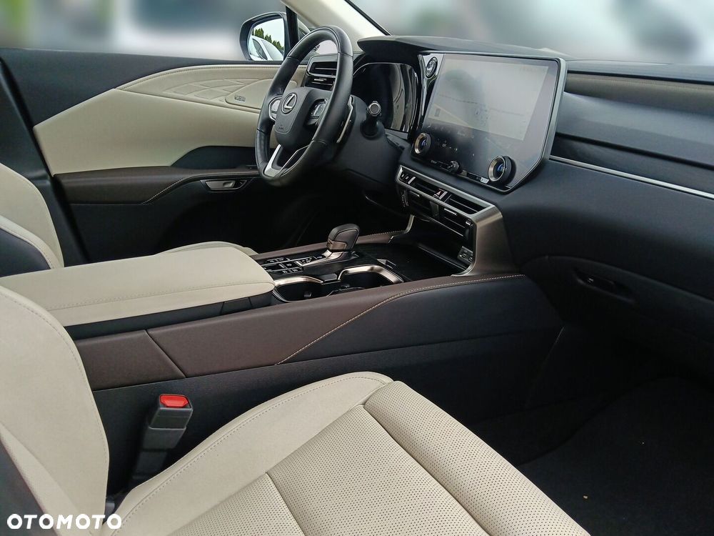 Lexus RX 450h+ Omotenashi - 10
