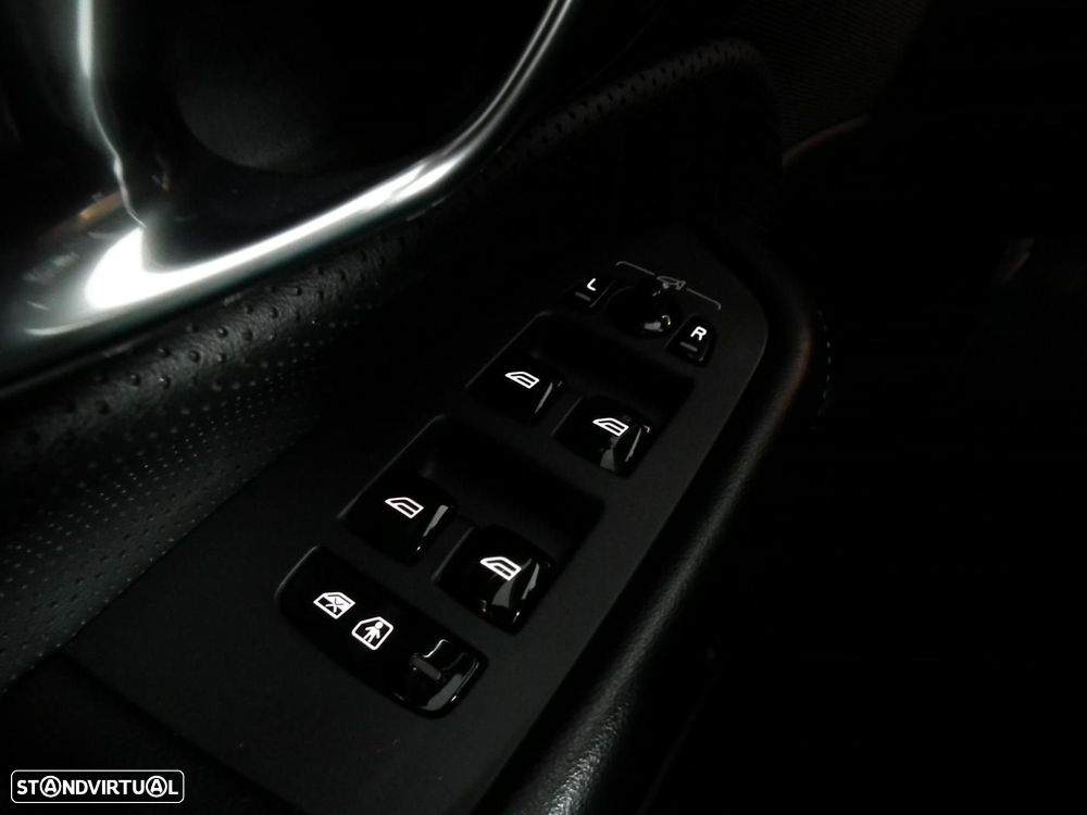 Volvo XC 90 2.0 D4 R-Design - 31