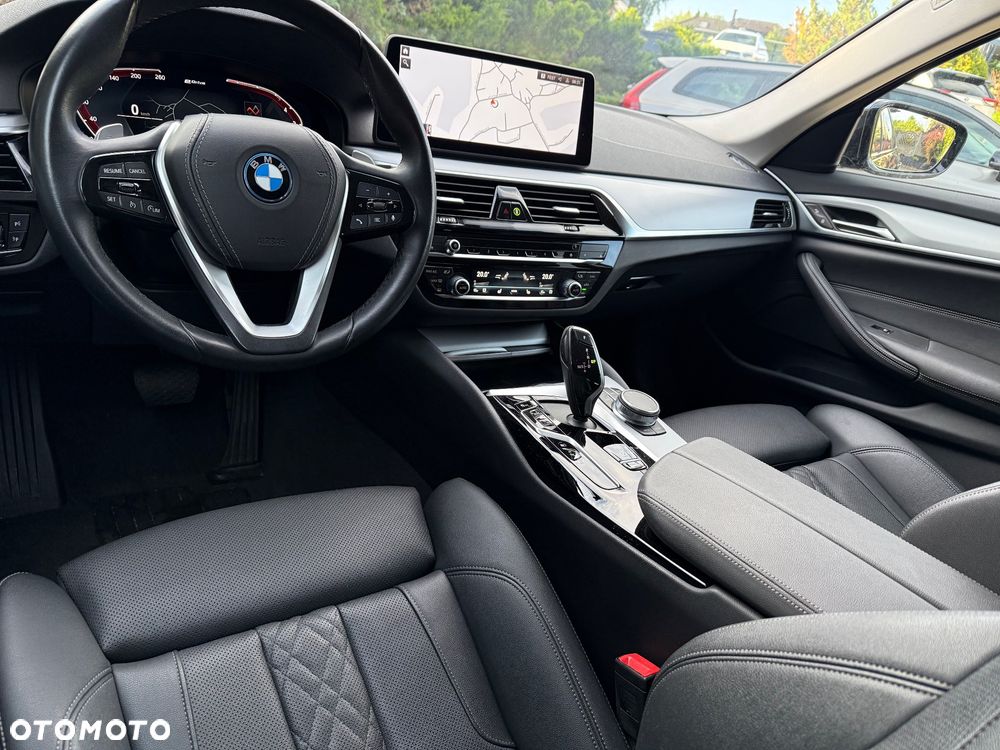 BMW Seria 5 530e xDrive Luxury Line sport - 35