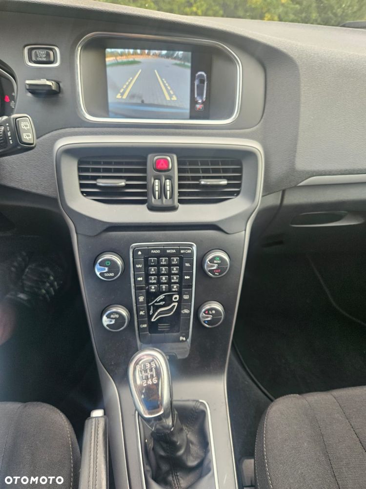 Volvo V40 D2 R Design - 16
