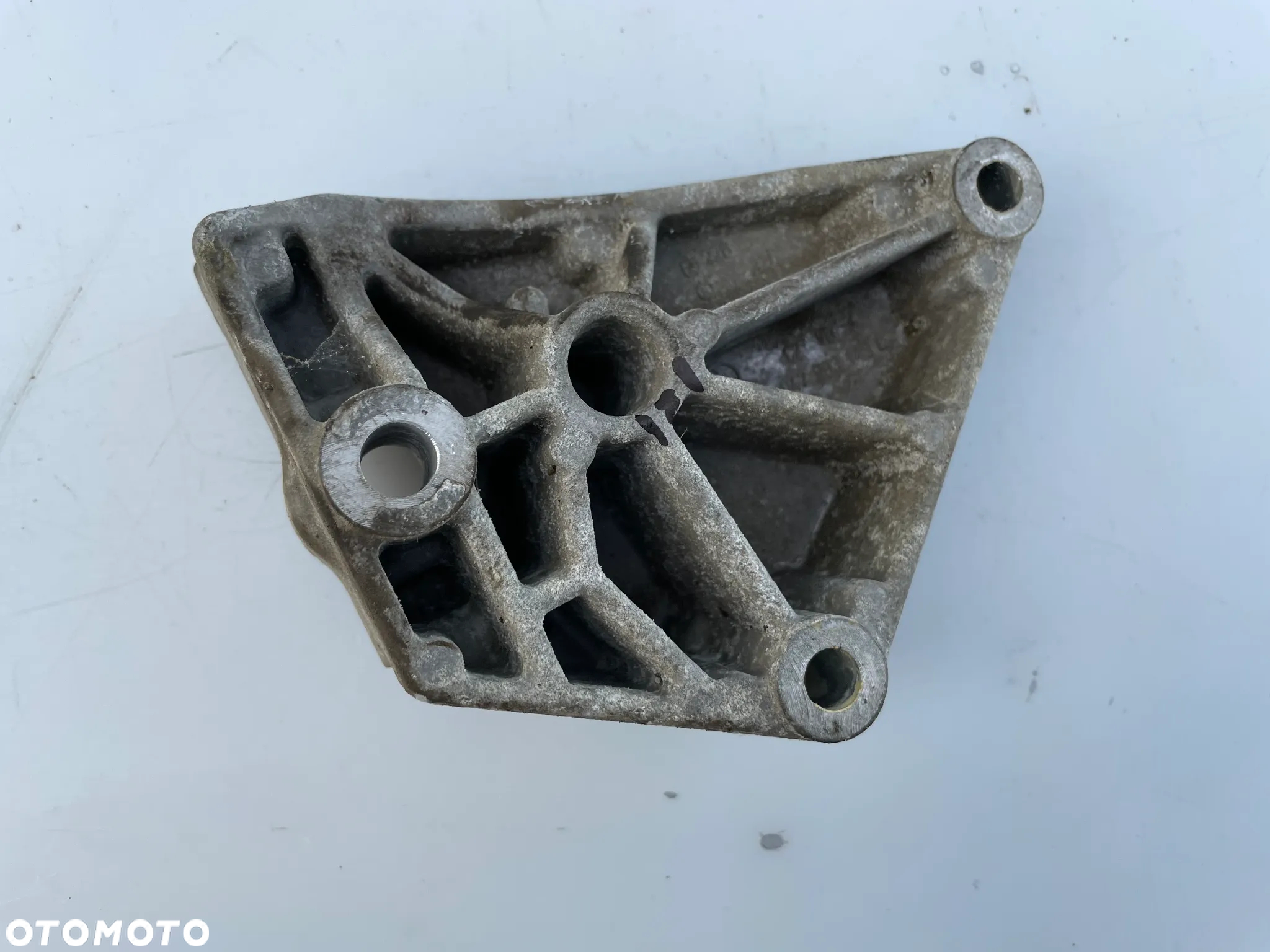 Łapa wspornik silnika Skoda Fabia I 1.4 MPI 047903143L - 2