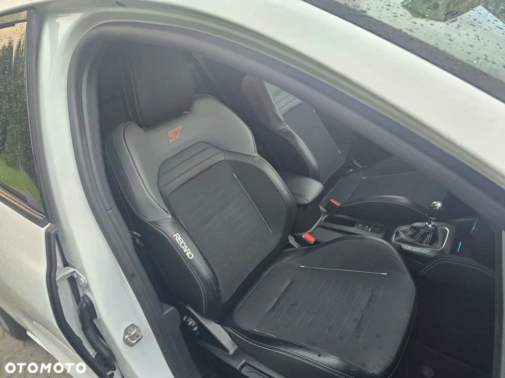 Ford Focus SW 2.0 EcoBlue ST - 8