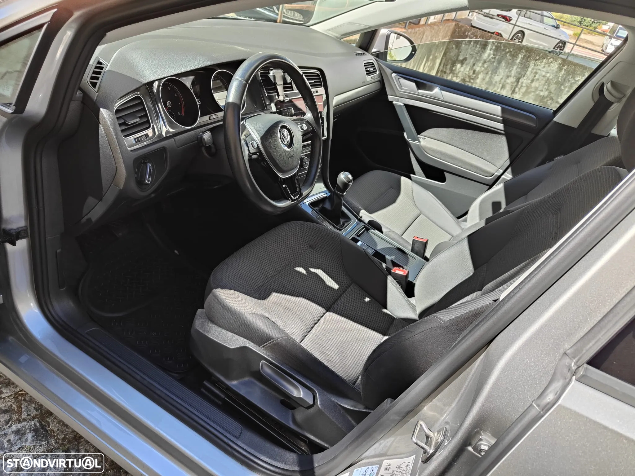VW Golf 1.0 TSI Confortline - 11