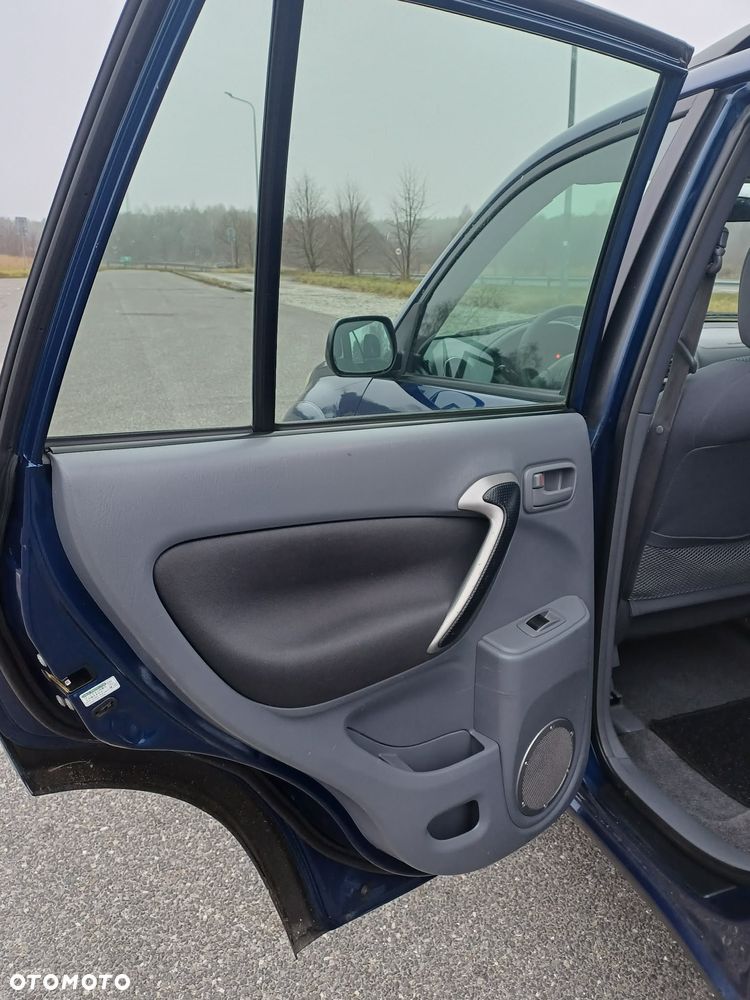 Toyota RAV4 2.0 VVT-i 4x4 - 17