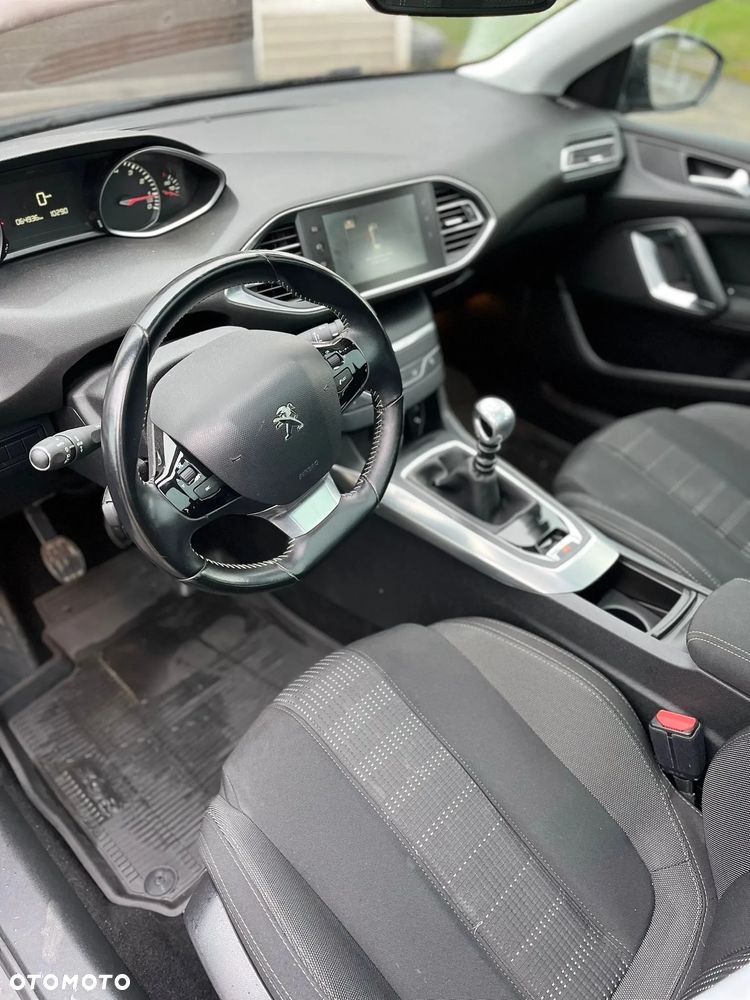 Peugeot 308 - 8