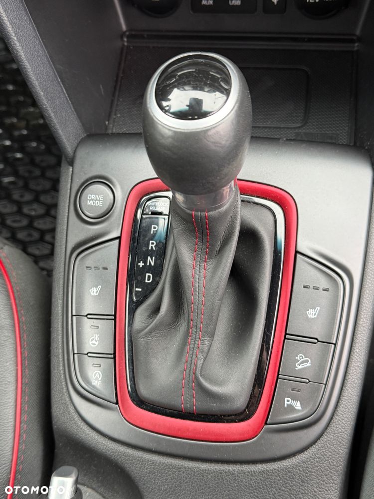 Hyundai Kona 1.6 T-GDI DCT Premium - 38