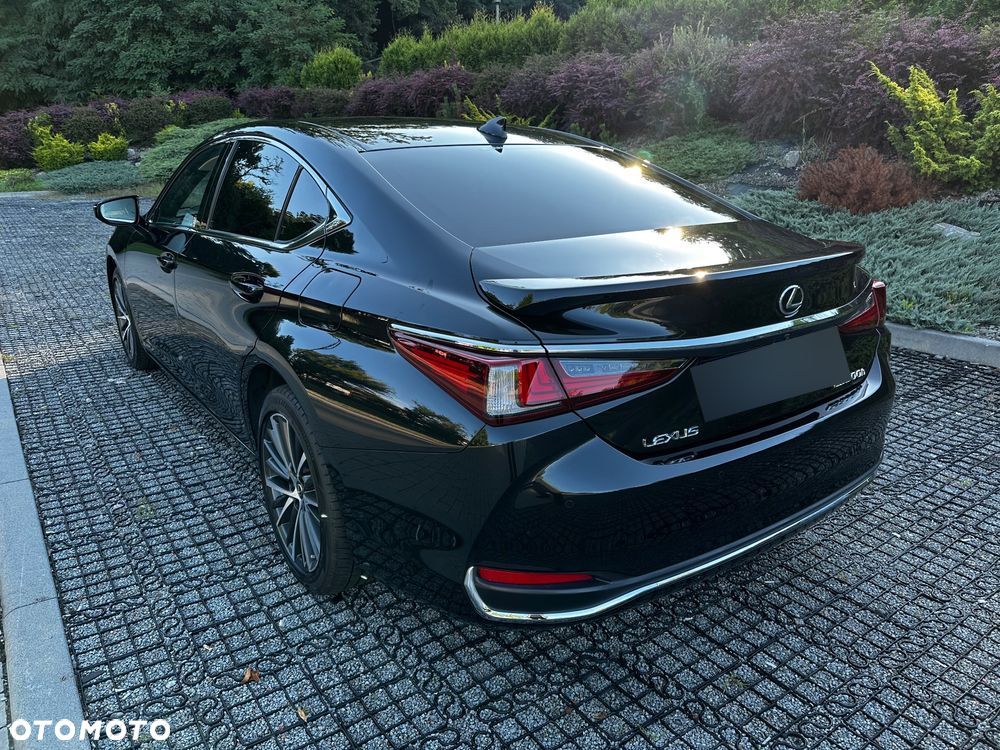 Lexus ES 300h Business Edition - 4