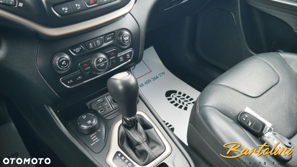 Jeep Cherokee - 10