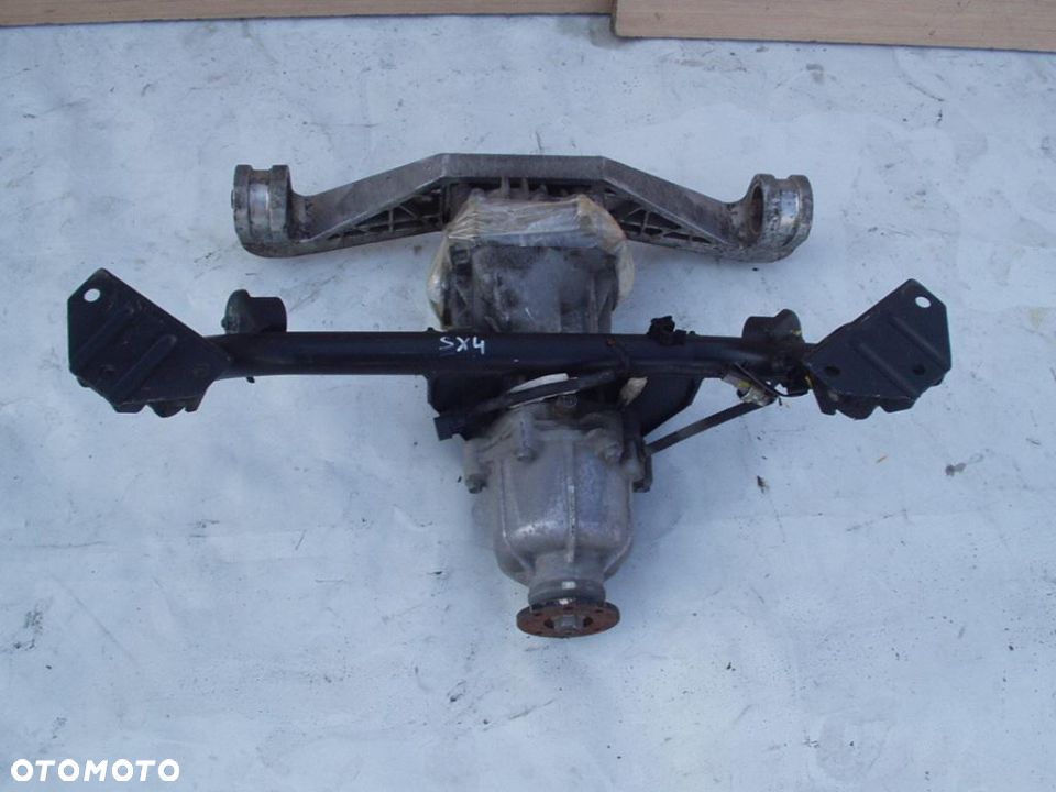MOST TYŁ TYLNY SUZUKI SX4 FIAT SEDICI 1,6i