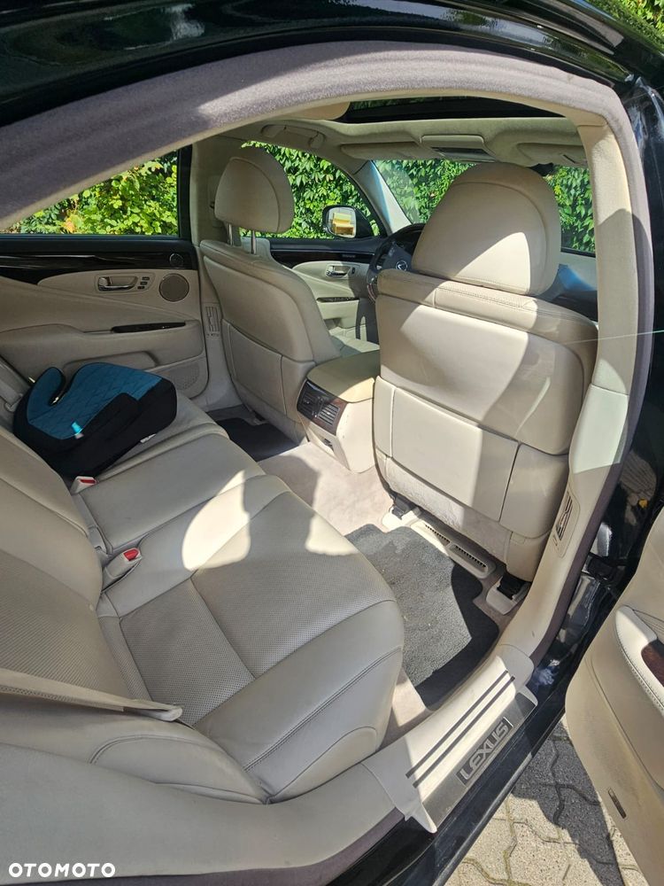 Lexus LS 460 Dynamic Line + Impression Line - 31