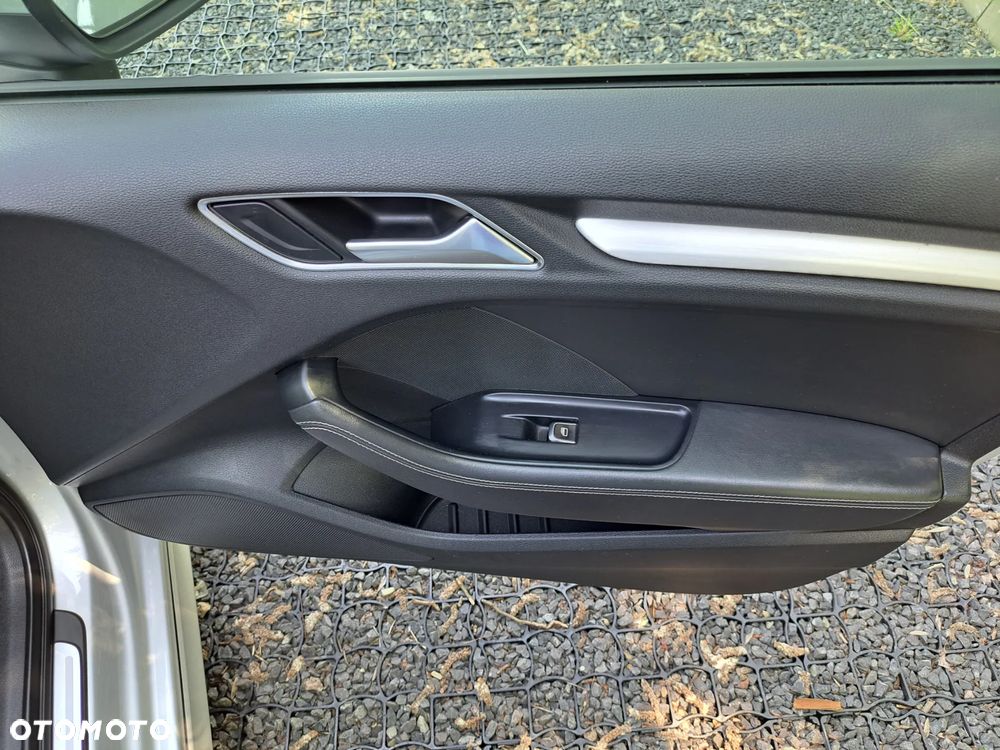 Audi A3 Sportback 1.6 TDI DPF S line Sportpaket - 20