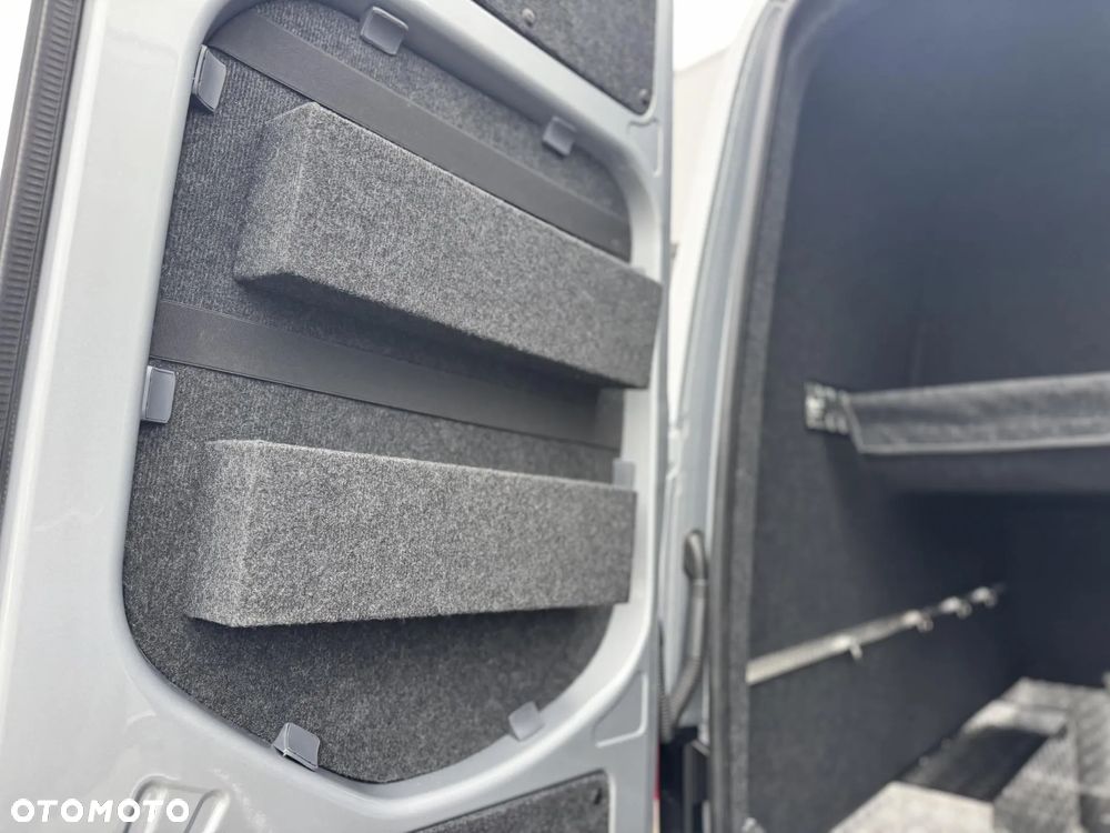Mercedes-Benz Sprinter - 25