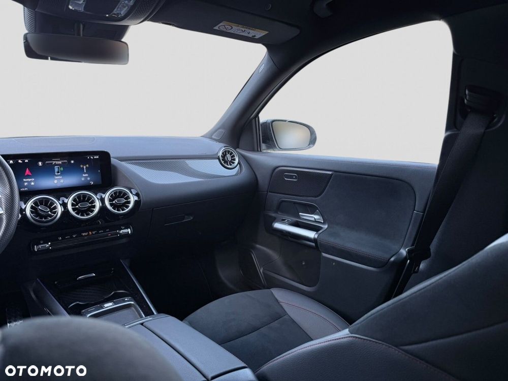 Mercedes-Benz GLA - 23
