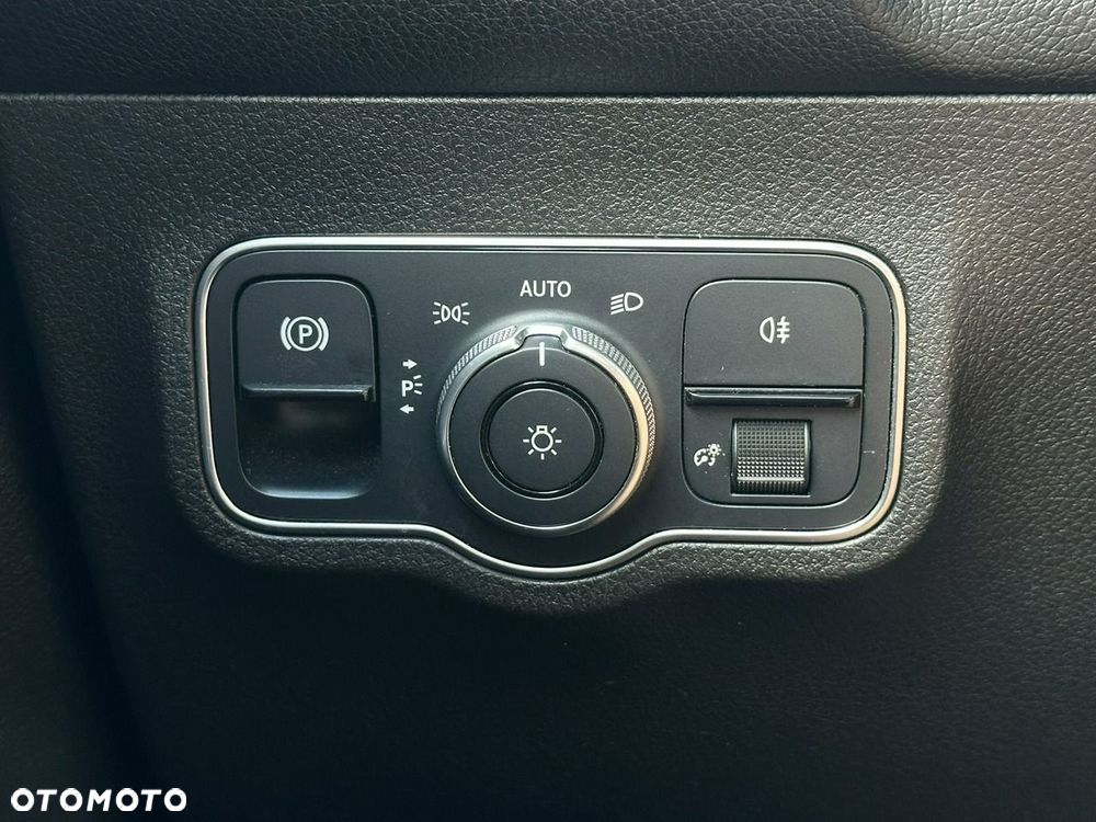 Mercedes-Benz GLB 200 7G-DCT - 40