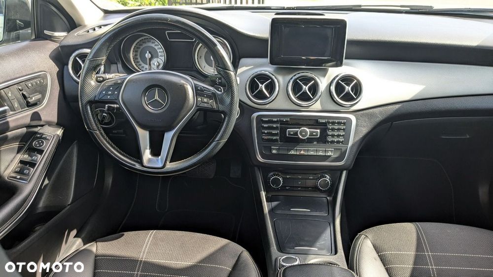 Mercedes-Benz GLA 200 d 4-Matic - 27