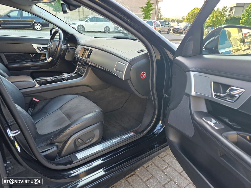 Jaguar XF Sportbrake 2.2 - 18