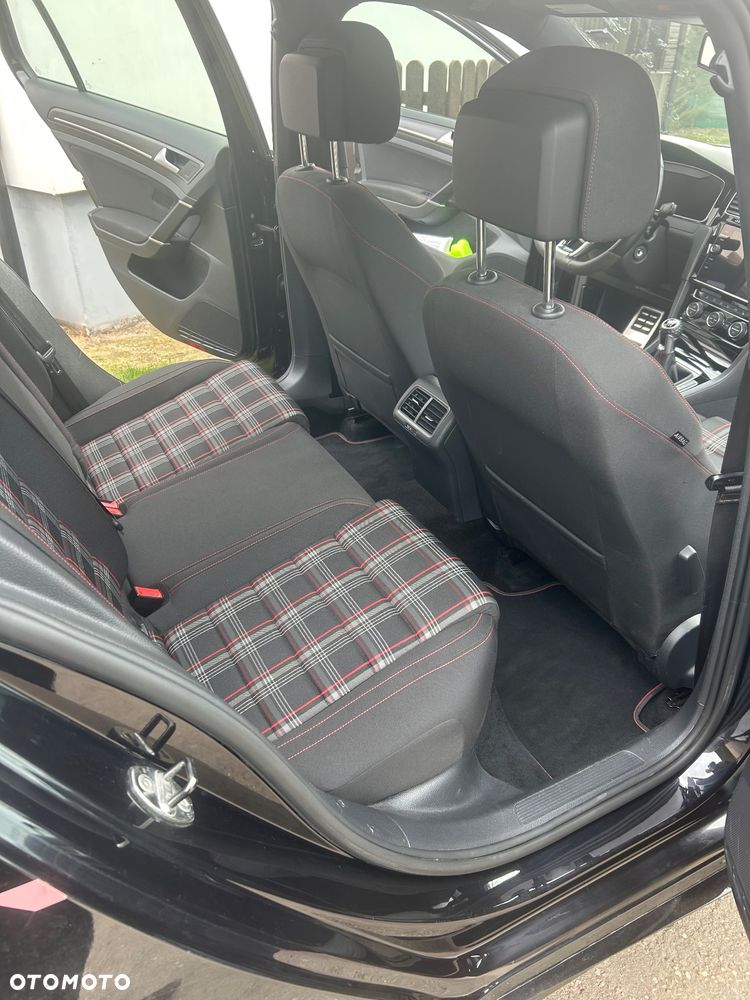 Volkswagen Golf - 18