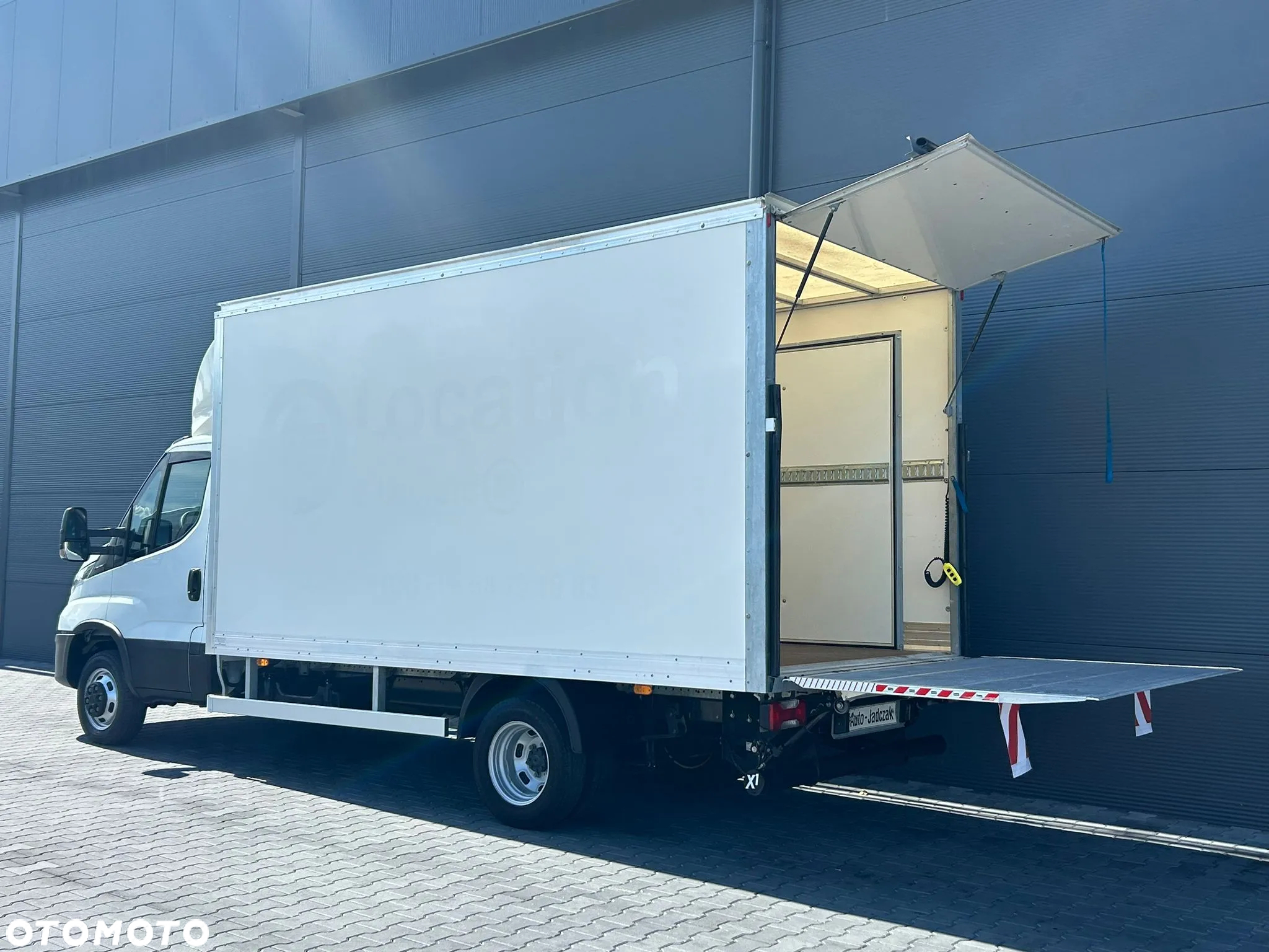Iveco Daily 35C16 3.0 HPI Kontener 8 palet + winda 750kg + drzwi boczne **Niski przebieg**Na drążku**Wzmocniony**Climatronic**Sprowadzony**2022R** - 6