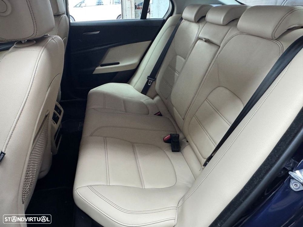 Jaguar XE 2.0 D Prestige - 10
