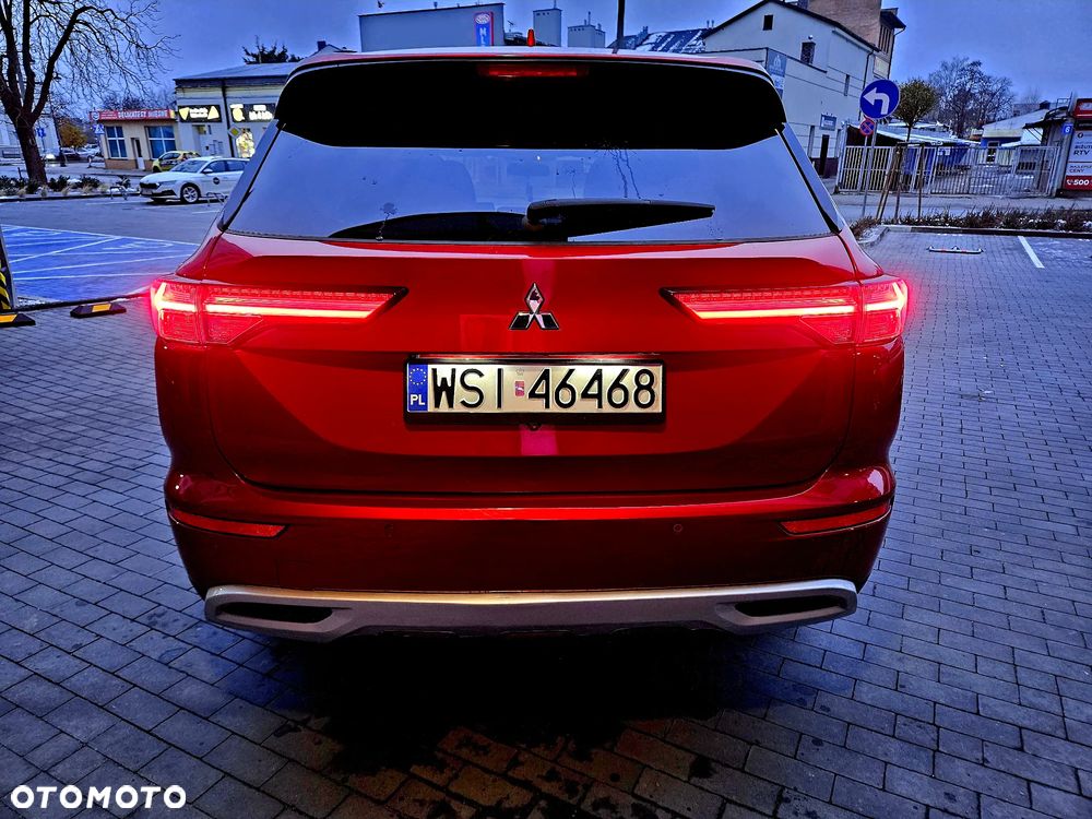 Mitsubishi Outlander - 4