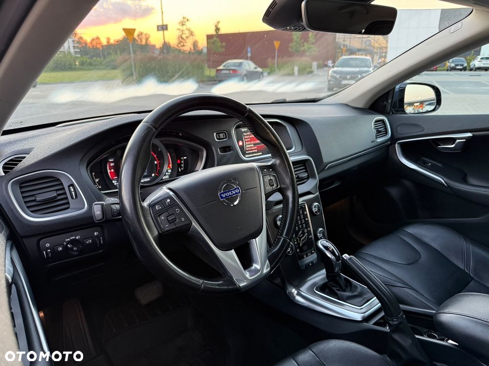 Volvo V40 D2 Summum - 33