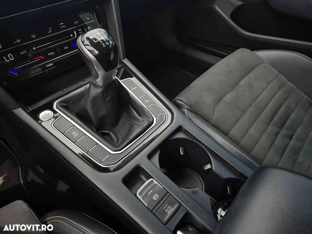 Volkswagen Passat - 14