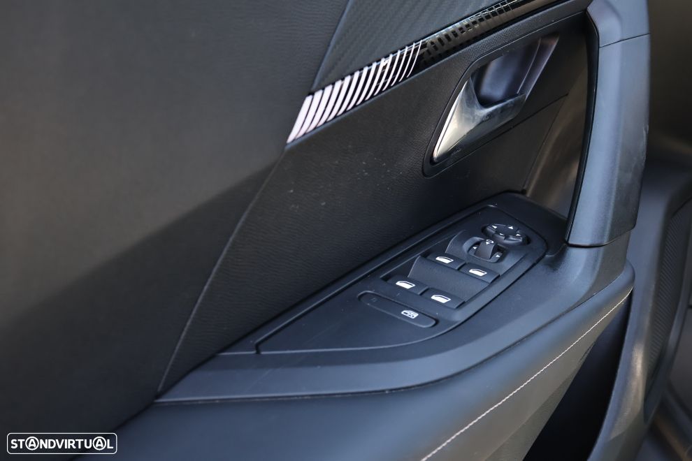 Peugeot 2008 1.2 Hybrid Allure e-DCS6 - 18