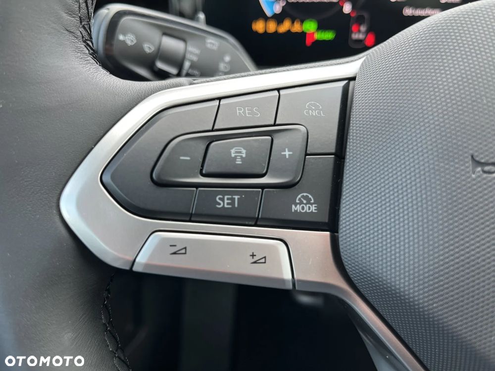 Volkswagen T-Roc 1.5 eTSI Life DSG - 26