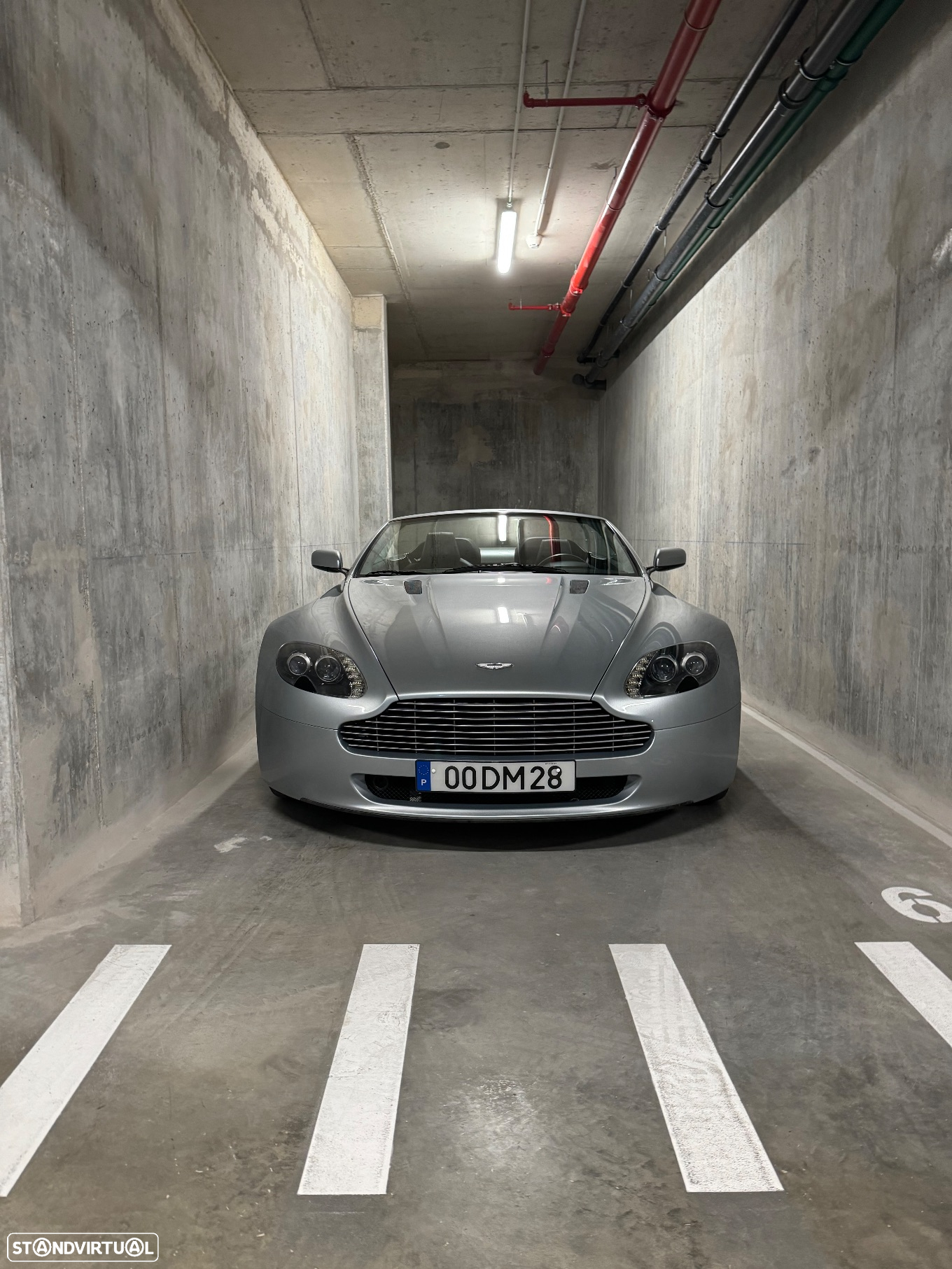 Aston Martin Vantage Roadster - 15