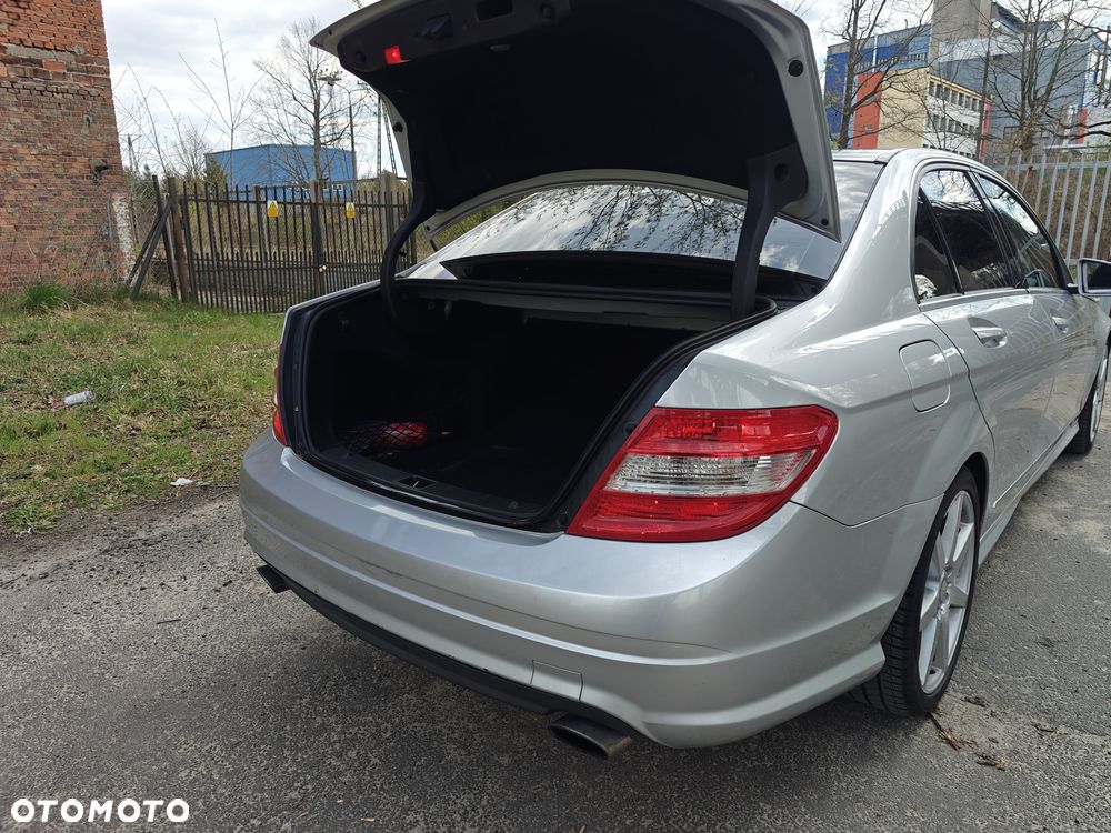 Mercedes-Benz Klasa C 300 Avantgarde 4-Matic - 22