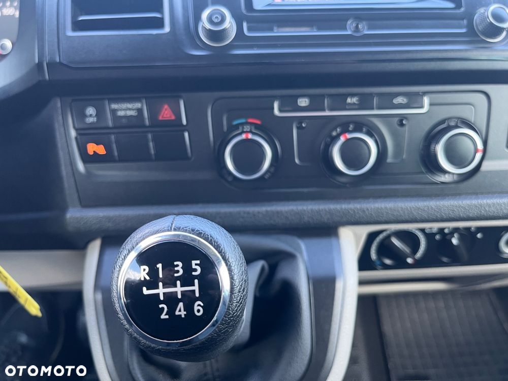 Volkswagen Transporter L2H1 - 12