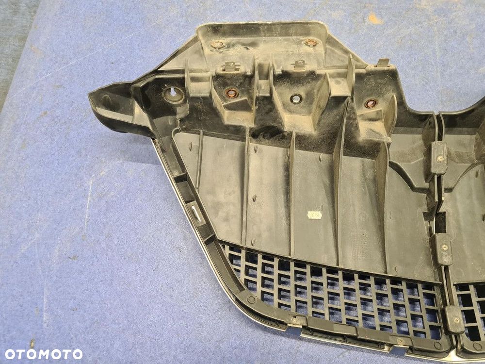LANCIA PHEDRA ATRAPA / GRILL - 10