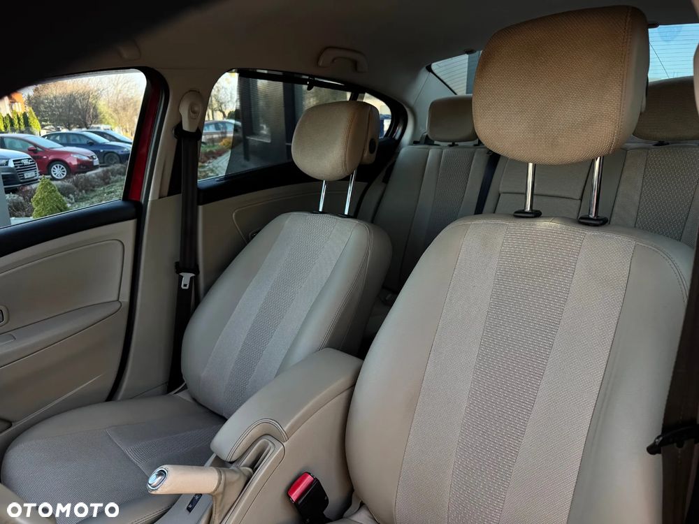 Renault Fluence 1.6 16V Authentique - 11