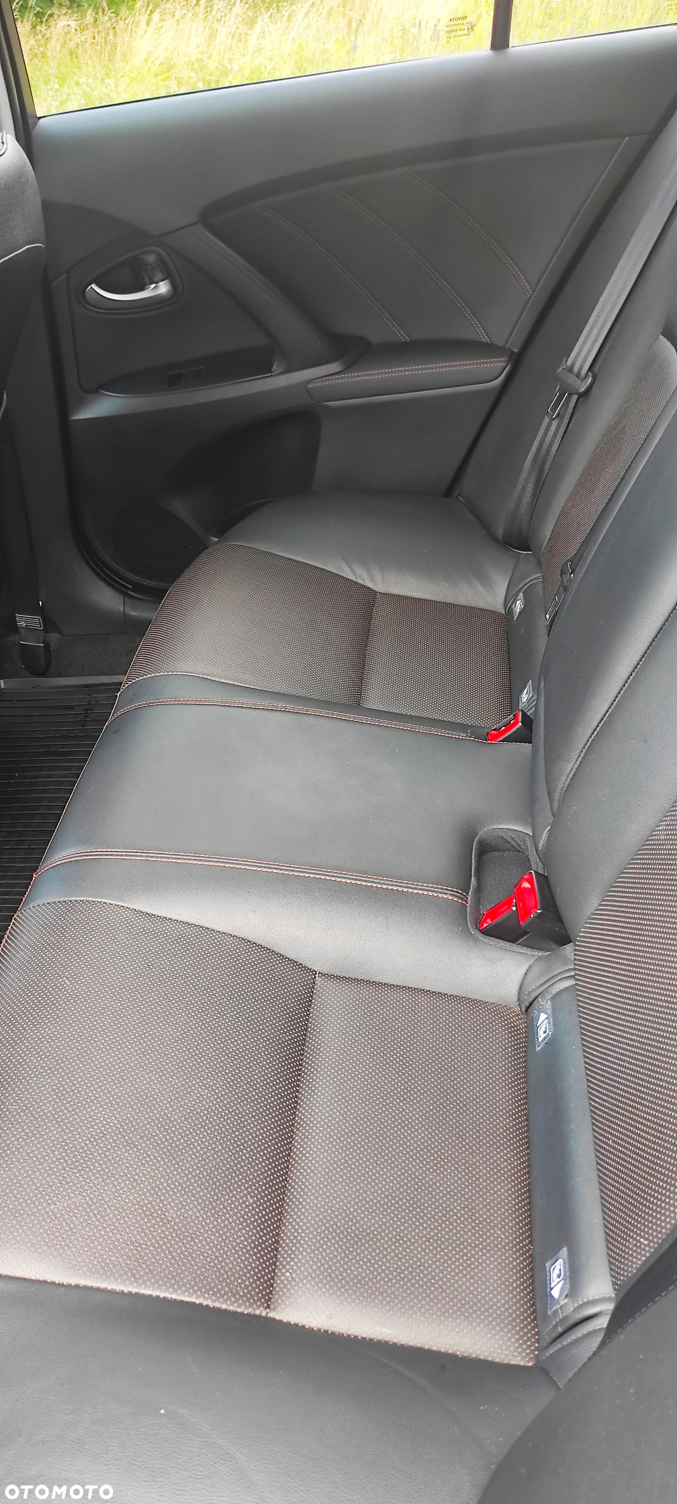 Toyota Avensis 2.0 D-4D Prestige - 12