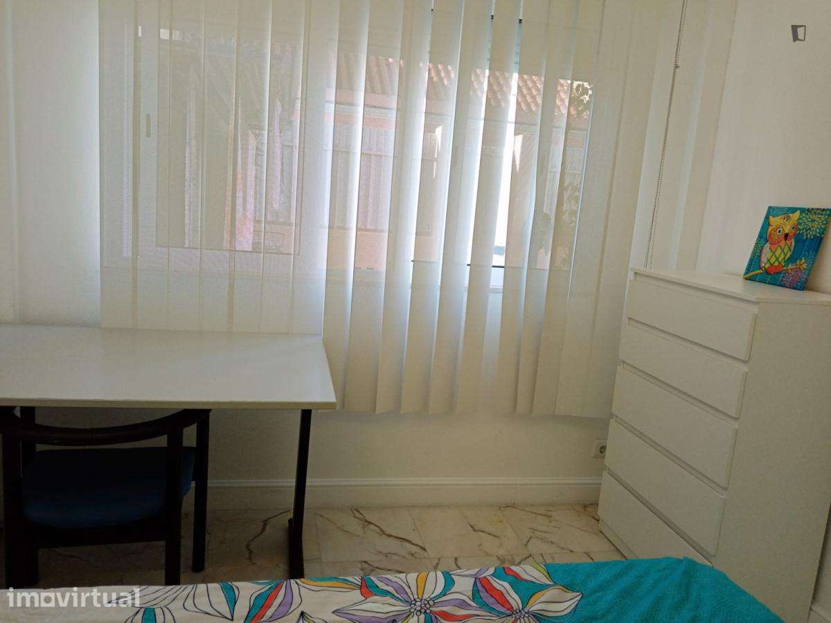 Quarto - localizado em Campolide Lisbon - Grande imagem: 4/13