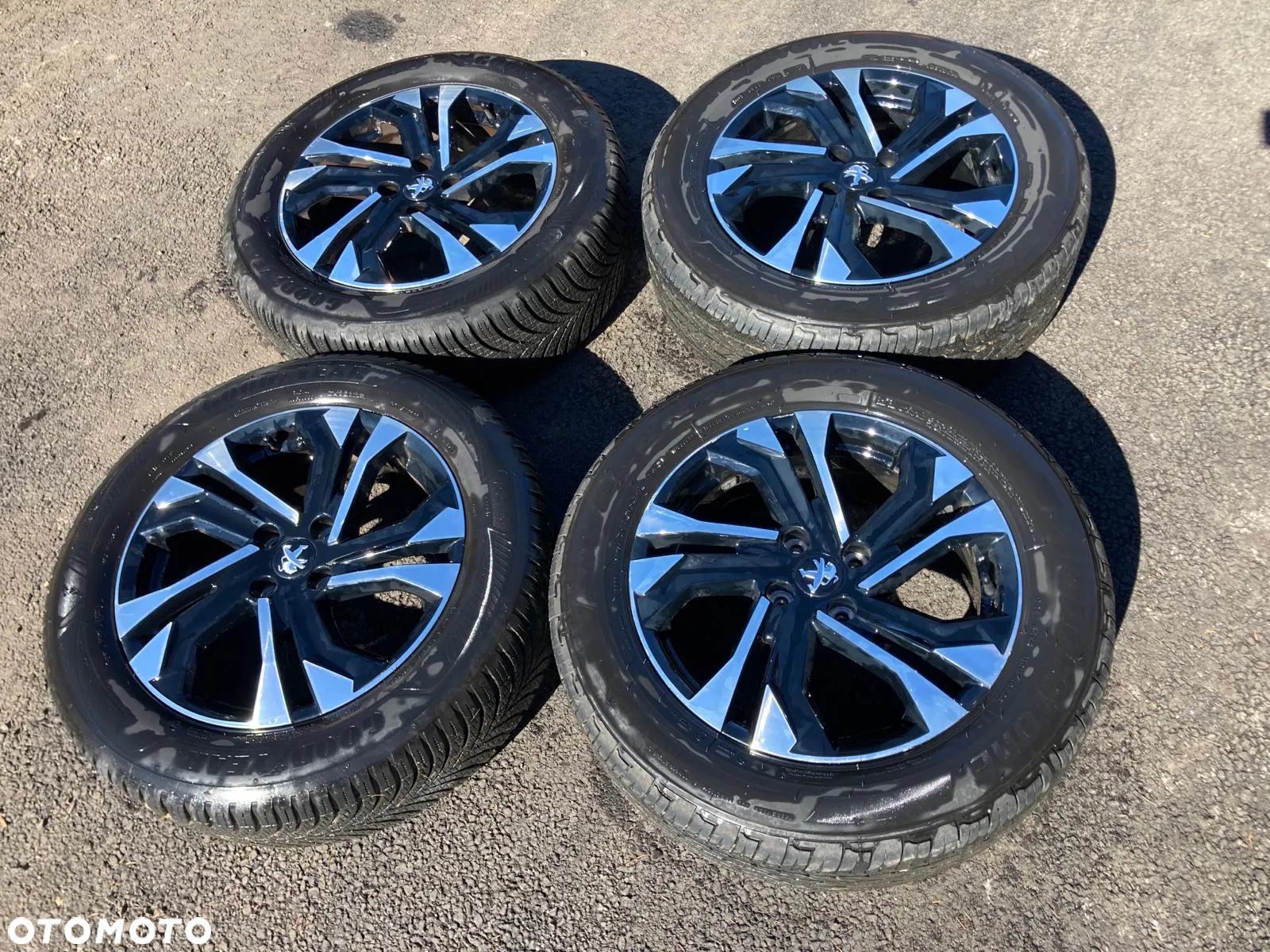 Felgi wraz z oponami Peugeot 2008 II GT  R17 - 2