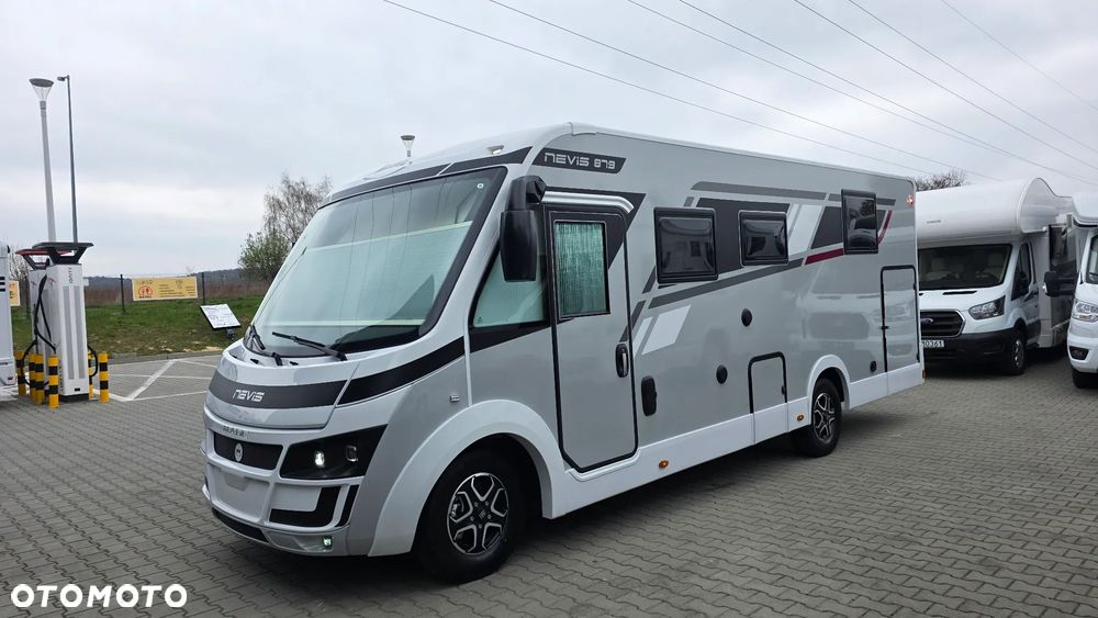 McLOUIS NEVIS 879 - INTEGRA - KAMPER - 5