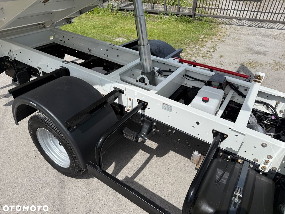 Nissan NT 400 - 4